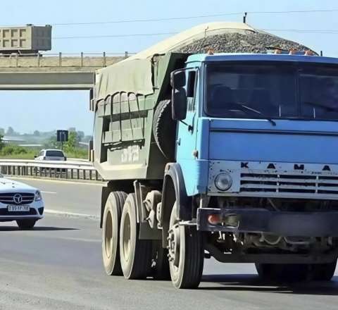 Yük avtomobillərinin özbaşınalığı – Sürücülər xüsusi icazələrdən sui-istifadə edir 