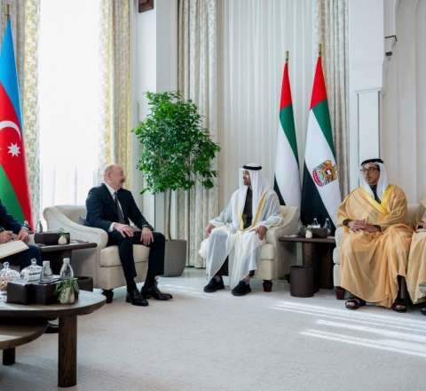 İlham Əliyev Əbu-Dabidə həmkarı ilə görüşdü 