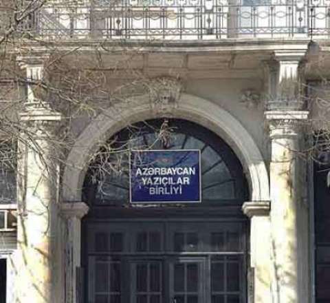 Otuza yaxın şair-yazıçı AYB-dən çıxarıldı  