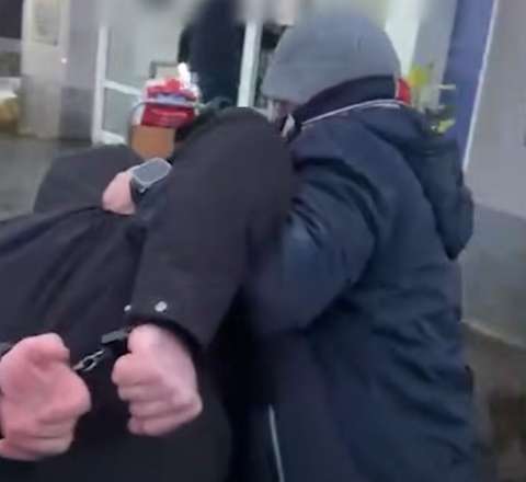 İrəvan hava limanında insident – Hollandiya vətəndaşı 1 kq narkotiklə yaxalandı – FOTO 