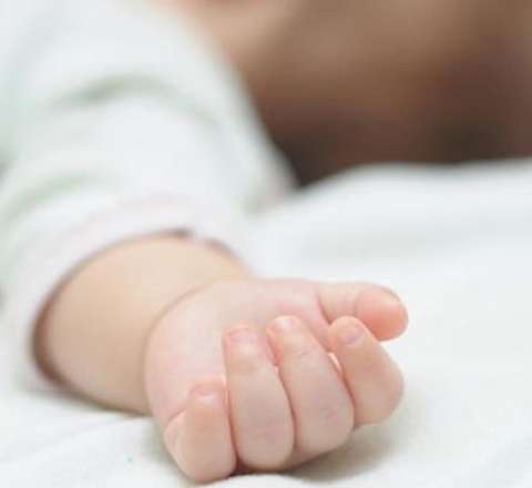 1 yaşlı körpə qəfil öldü 