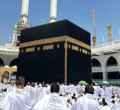 “Epşteyn faylları” müsəlmanları hiddətləndirdi – İnsan alverçisi Kəbə fraqmentlərini necə ələ keçirdi? – FOTO 