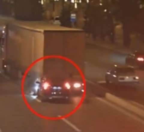 Tunelindən keçə bilmədi - Qəzaya səbəb oldu - VİDEO 