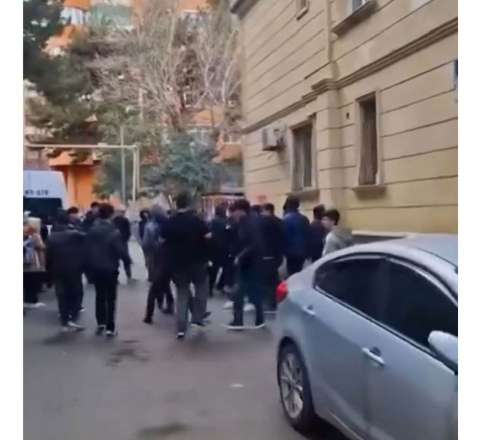 17 yaşlı yeniyetmə döyüldü 