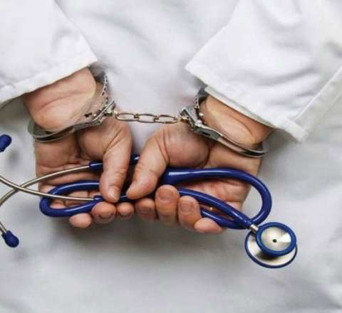 Azərbaycanda həkimlər həbs olundu 