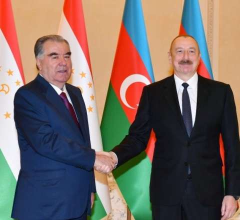 Emoməli Rəhmon İlham Əliyevi təbrik etdi 