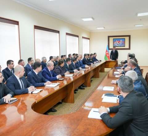 Naxçıvan MR Baş naziri kollektivə təqdim edildi - FOTOLAR 