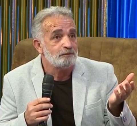 Yazıçı 5 manat verib teatra gəlmirsə, kitabını niyə almalıyam? 