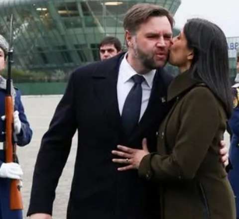 Ərini Bakı aeroportunda buna görə öpübmüş - VİDEO 