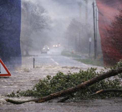 “Məcbur olmadıqca evdən çıxmayın!” – Fransa “Nils” fırtınası ilə mübarizə aparır  