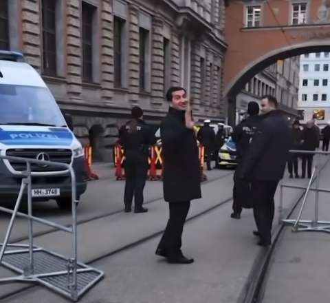 Emin Hüseynova bu dəfə Hikmət Hacıyevdən şillə kimi cavab - VİDEO 