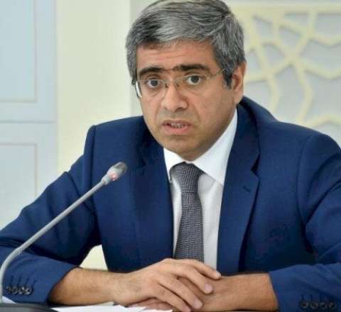 Bir nazirlikdən digərinə vəzifəyə getdi 