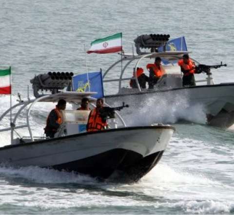 İran Hörmüz boğazında təlimlərə başladı 