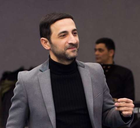 Pərviz Bülbülə metroya mindi - Tənqid olundu -  VİDEO