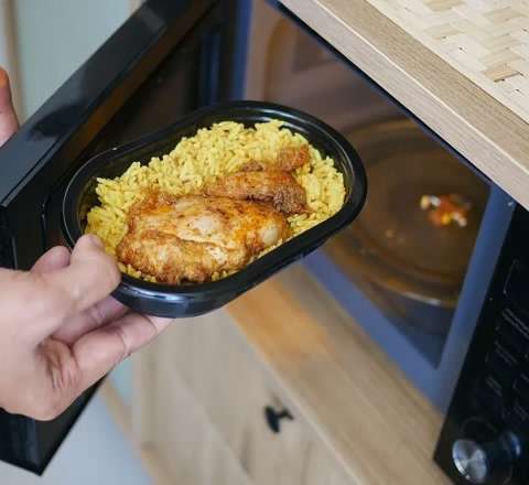 Hazır yeməklərdəki təhlükə – Yeni hesabat ciddi sağlamlıq və ekoloji riskləri üzə çıxardı 