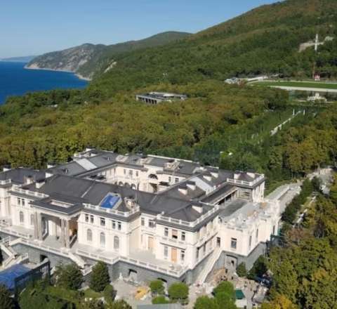 “Putin sarayı” ilə bağlı gizlinlər – Milyard dollarlıq iqamətgah 800 min rubla satılıb 