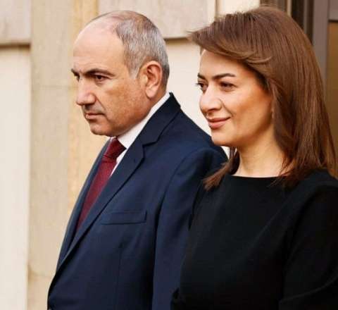 Paşinyan rəsmən boşandı – Anna Hakobyan iqamətgahı tərk etdi 