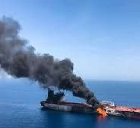 Hörmüz boğazında neft tankeri vuruldu – 4 nəfər yaralandı – VİDEO 