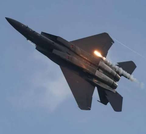 ABŞ qırıcısı havada vuruldu 