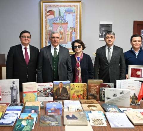 Bu kitablar Manas Qırğız-Türk Universitetinə hədiyyə edildi 