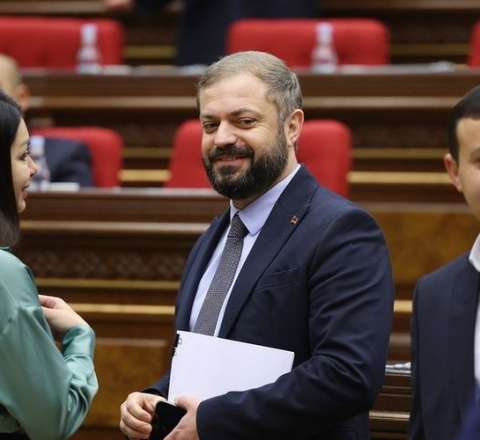 Erməni deputatdan iddia: Bu sərhəddə rüşvət problemi var 