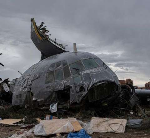 Pul daşıyan təyyarə qəzaya uğradı – Yükün üçdə biri yoxa çıxdı – FOTO 