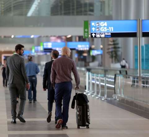 Bakıda ilişib qalan rus turistlər yola salındı 