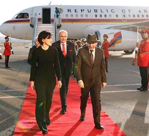 Paşinyan Gürcüstana səfər etdi 