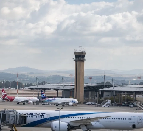 İran İsraildə aeroportu vurdu 