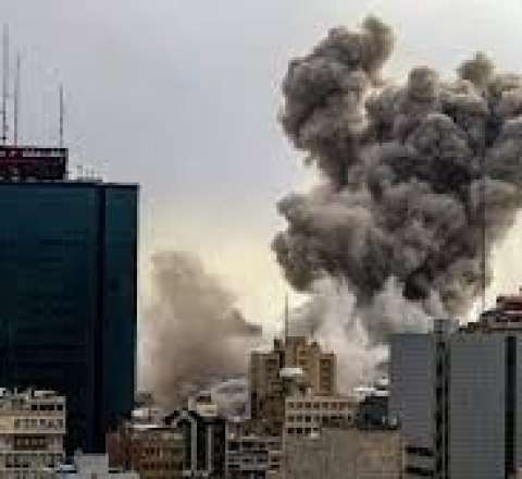 İranın əsas dini və ideoloji mərkəzi bombalandı 