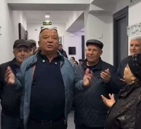 Özbək “həkim”in Bakıda yaratdığı qalmaqal: əl enerjisi həqiqətən varmı? 