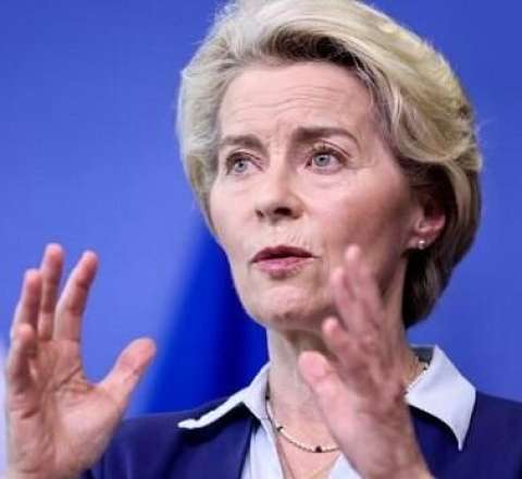 Fon der Lyayen ikili standartlarda ittiham edildi 