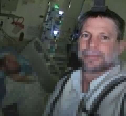 İsrailli nazir yaralı oğlu ilə foto paylaşdı 