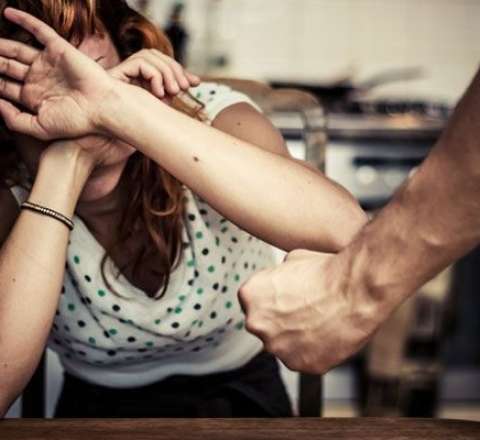 Abşeronda kişi qeyri-rəsmi münasibətdə olduğu qadını döydü - DETALLAR