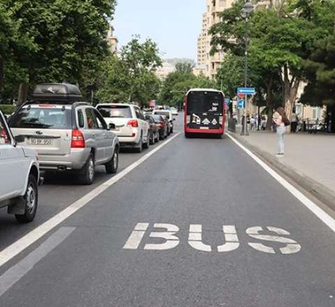 Bakının bu küçəsində avtobus zolağı ləğv edildi 