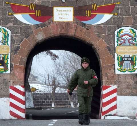 102-ci bazada nə baş verir - komandan Gümrünü tərk edib,  Bakının adı hallanır