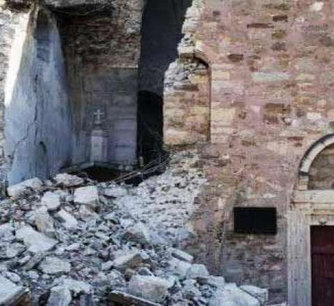 Krımdakı erməni kilsəsi dağılır – Üz ayda iki hissə uçub 