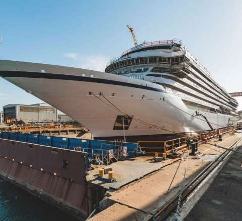 Dünyanın ilk hidrogenlə işləyən kruiz gəmisi suya endirildi 