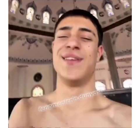 Məsciddə yarıçılpaq halda video çəkən şəxs saxlanıldı 