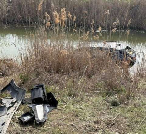 Maşın kanala düşdü – 2 ölü, 4 yaralı  