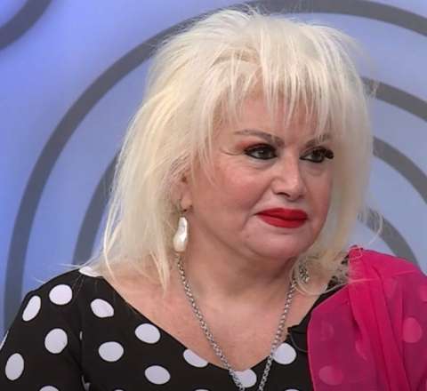 "Vuruşmaqla, ona-buna söz atmaqla hara gedirsiniz?" 