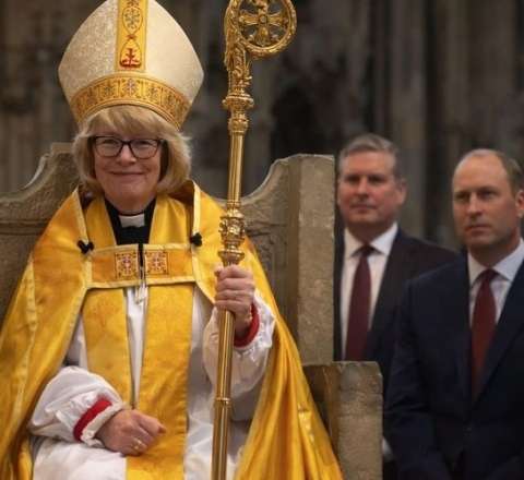 Kilsədə xanım rəhbər - İlahiyyatçıdan diqqət çəkən açıqlama 