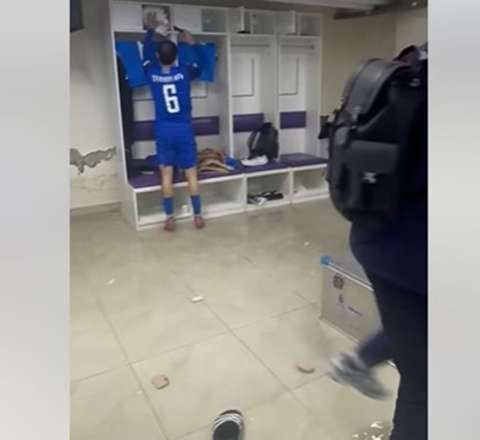 Millimizin stadiondakı paltardəyişmə otağını su basdı -  VİDEO