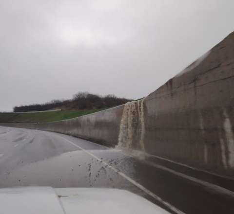 Leysan yağışlar maşınların hərəkətini çətinləşdirdi - FOTO
