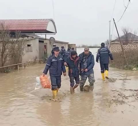 Yağışın insanlara vurduğu ziyanı kim ödəyəcək? - AÇIQLAMA