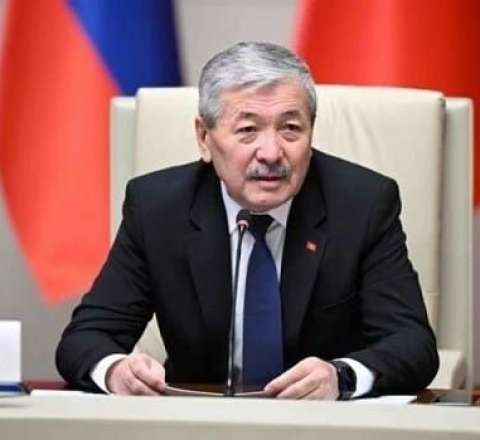 Qırğızıstanın baş naziri Bakıya gəldi 