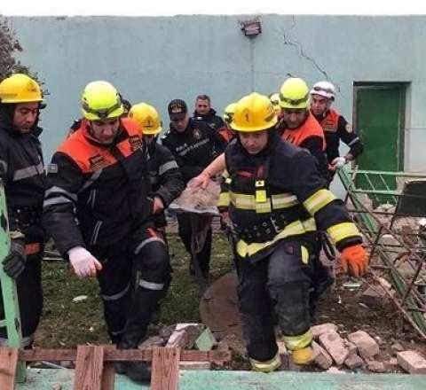 Bakıda ev çökdü: qadın xəsarət aldı - VİDEO