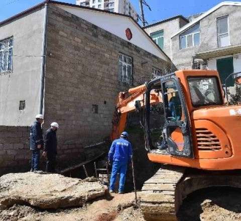 Bakıda 3 min ev su kollektorunun üzərində tikilib 