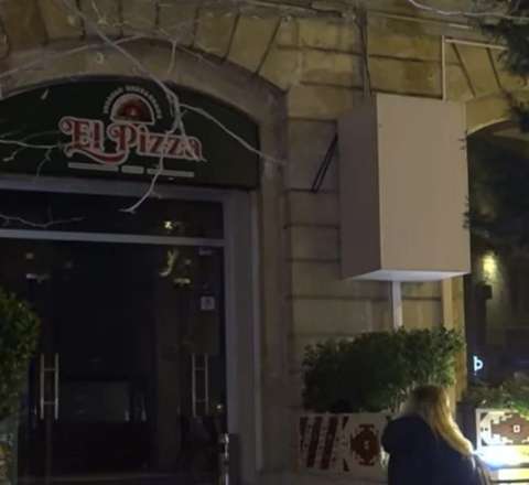 Bakının mərkəzində restoran yandı: Bina sakinləri ayağa qalxdılar - VİDEO 