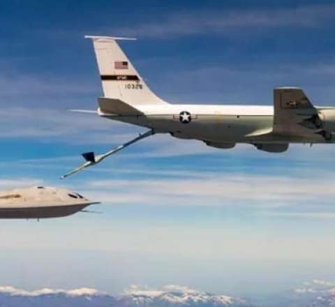 ABŞ-də yeni bombardmançı təyyarənin ilk fotosu göstərildi 